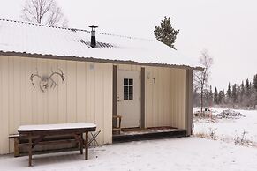 Aurora RiverCamp Glass Igloos and Cabins