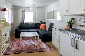 Aurora RiverCamp Glass Igloos and Cabins