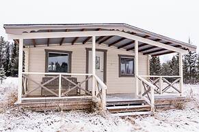 Aurora RiverCamp Glass Igloos and Cabins
