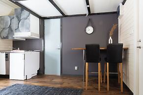 Aurora RiverCamp Glass Igloos and Cabins