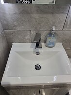 HU1 Hull City Centre Modern Apartment H9