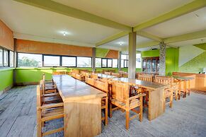 OYO 92896 Hotel Sahabat Syariah Near Plasa Telkom Bawean