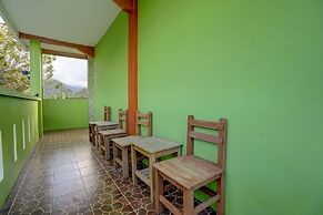 OYO 92896 Hotel Sahabat Syariah Near Plasa Telkom Bawean