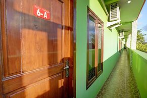 OYO 92896 Hotel Sahabat Syariah Near Plasa Telkom Bawean