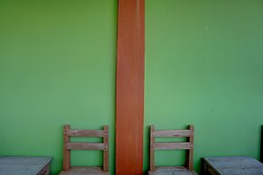 OYO 92896 Hotel Sahabat Syariah Near Plasa Telkom Bawean