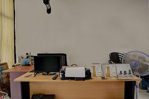 OYO 92896 Hotel Sahabat Syariah Near Plasa Telkom Bawean