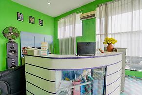 SPOT ON 92876 Homestay Kedamean