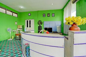 SPOT ON 92876 Homestay Kedamean