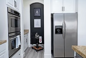 Luxurious 5BR Resort Style Home w/ Pool & Spa