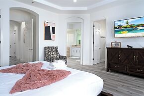 Luxurious 5BR Resort Style Home w/ Pool & Spa