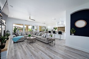 Luxurious 5BR Resort Style Home w/ Pool & Spa