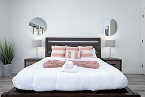 Luxurious 5BR Resort Style Home w/ Pool & Spa