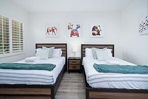 Luxurious 5BR Resort Style Home w/ Pool & Spa