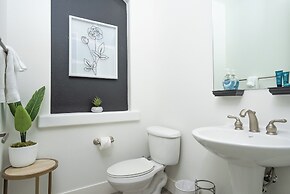 Luxurious 5BR Resort Style Home w/ Pool & Spa