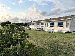 Sea Breeze Cottages And Motel