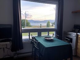 Sea Breeze Cottages And Motel