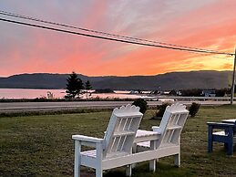 Sea Breeze Cottages And Motel
