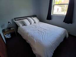 Sea Breeze Cottages And Motel