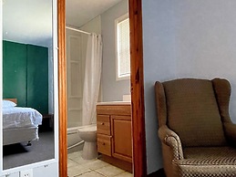 Sea Breeze Cottages And Motel