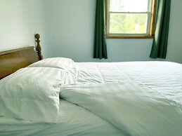 Sea Breeze Cottages And Motel