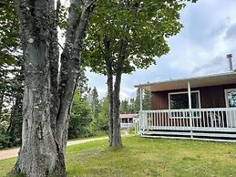 Sea Breeze Cottages And Motel