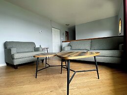 Sea Breeze Cottages And Motel