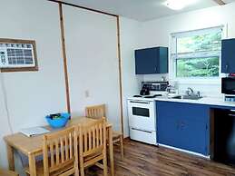 Sea Breeze Cottages And Motel