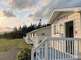 Sea Breeze Cottages And Motel