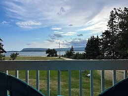 Sea Breeze Cottages And Motel