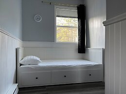 Sea Breeze Cottages And Motel