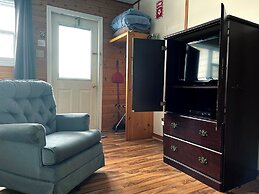 Sea Breeze Cottages And Motel