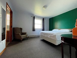 Sea Breeze Cottages And Motel