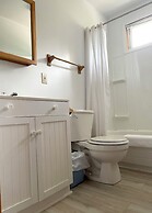 Sea Breeze Cottages And Motel