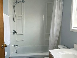 Sea Breeze Cottages And Motel