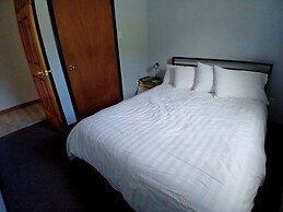 Sea Breeze Cottages And Motel