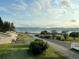 Sea Breeze Cottages And Motel