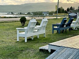 Sea Breeze Cottages And Motel