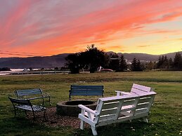 Sea Breeze Cottages And Motel