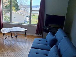 Sea Breeze Cottages And Motel