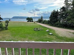 Sea Breeze Cottages And Motel