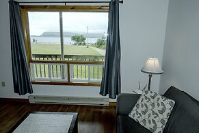 Sea Breeze Cottages And Motel