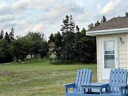 Sea Breeze Cottages And Motel