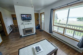 Sea Breeze Cottages And Motel