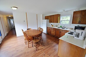 Sea Breeze Cottages And Motel