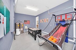 Chic Resort Villa: Themed Rooms, Pool & Game Room!