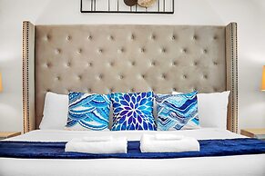 Chic Resort Villa: Themed Rooms, Pool & Game Room!