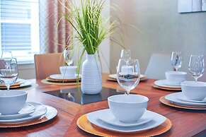 Chic Resort Villa: Themed Rooms, Pool & Game Room!