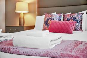 Chic Resort Villa: Themed Rooms, Pool & Game Room!