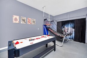 Chic Resort Villa: Themed Rooms, Pool & Game Room!