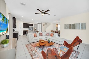 Chic Resort Villa: Themed Rooms, Pool & Game Room!